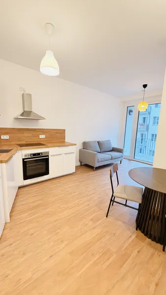 Möbelierte Neubauwohnung mit Loggia in Friedrichshain — photo 1